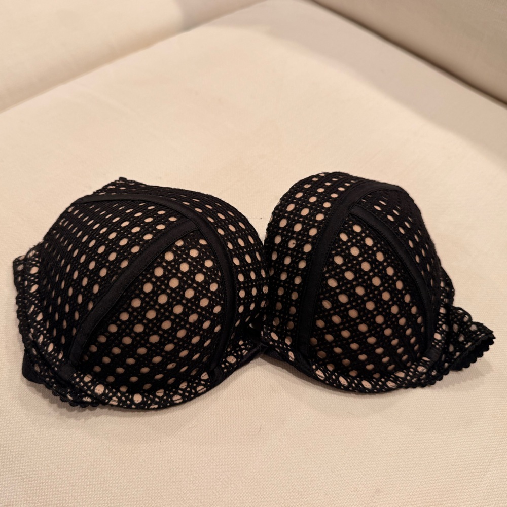 VICTORIA SECRET PUSH UP BRA BLACK